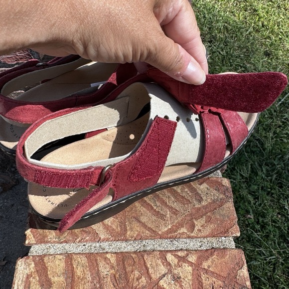 NEW Clark's Womens Size 6.5 Wide Merliah Sheryl Red Leather Sandals Flowers - Picture 6 of 9